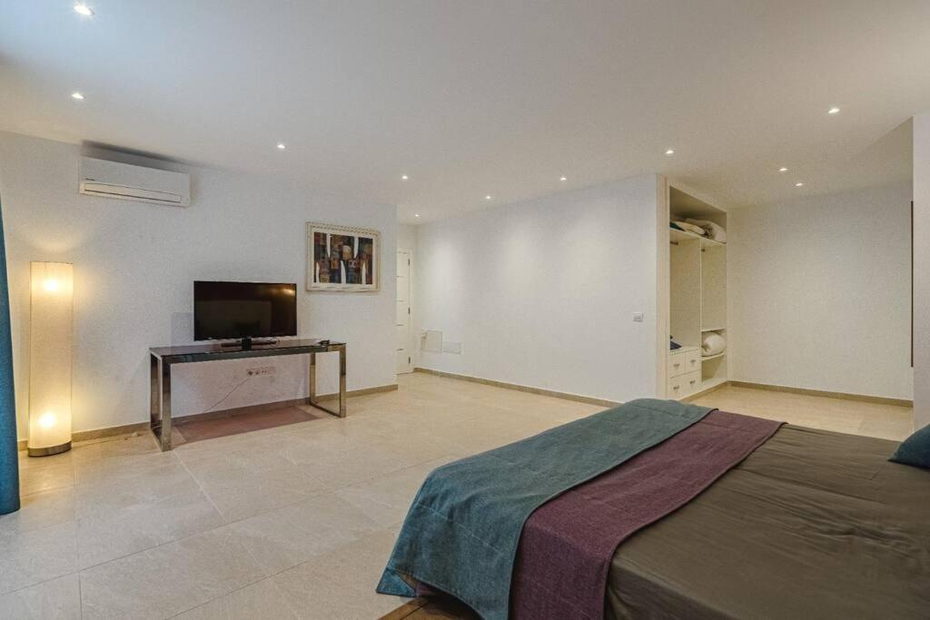Villa Riviera De 4 Dormitorios Con Piscina. Costa Adeje  Luaran gambar